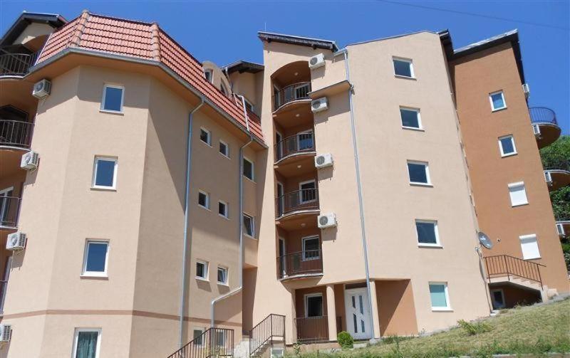 Ema Lux - Zgrada Panorama Apartment Soko Banja Bagian luar foto