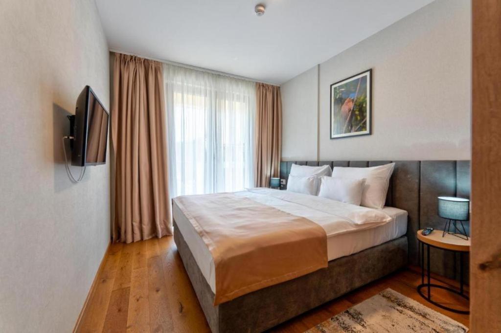 Ema Lux - Zgrada Panorama Apartment Soko Banja Bagian luar foto