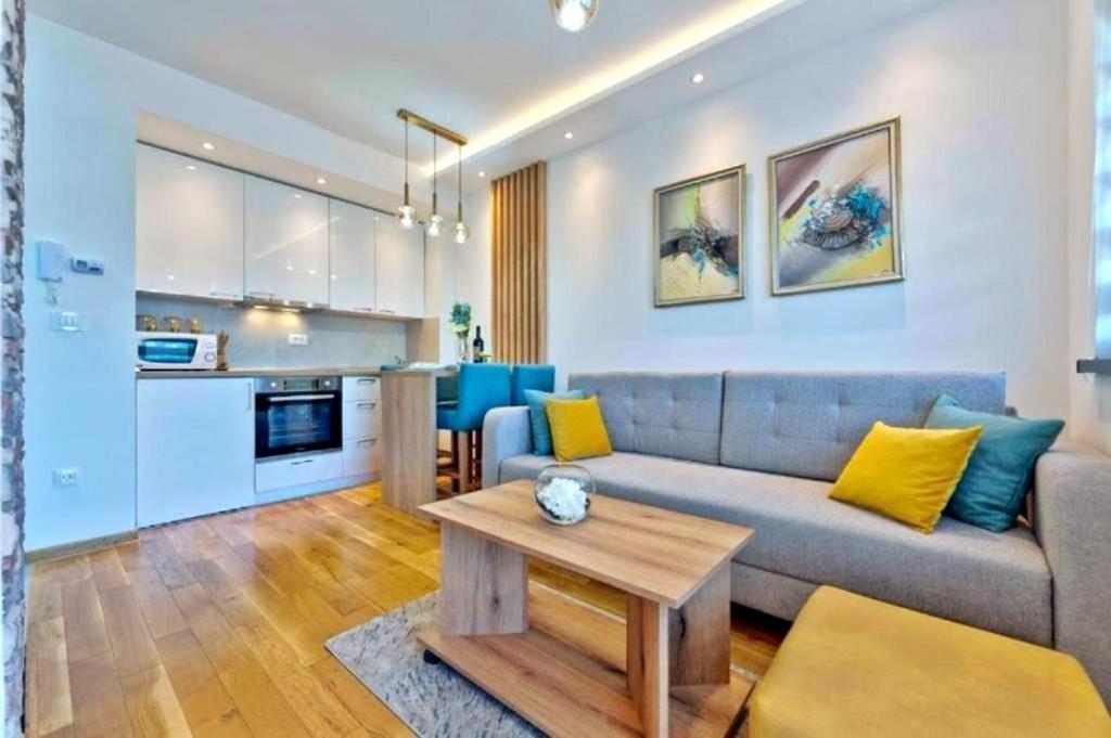 Ema Lux - Zgrada Panorama Apartment Soko Banja Bagian luar foto